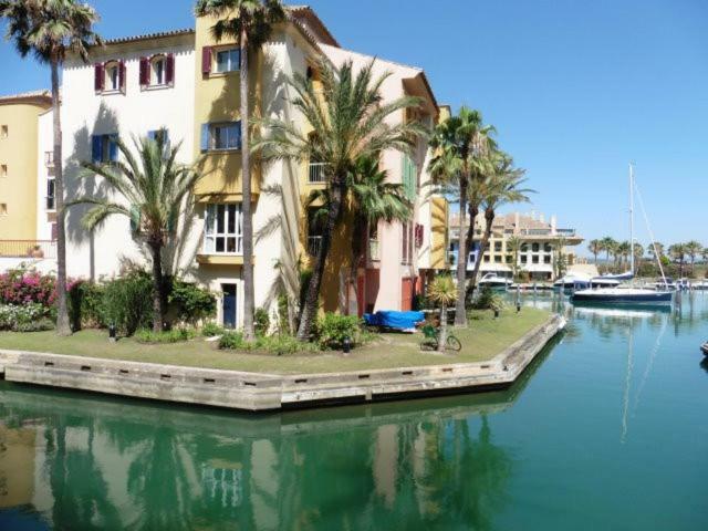 Apartamento con piscina ,playa con vistas panorámicas en la Marina de Sotogrande San Roque (Andalucia) Exterior foto